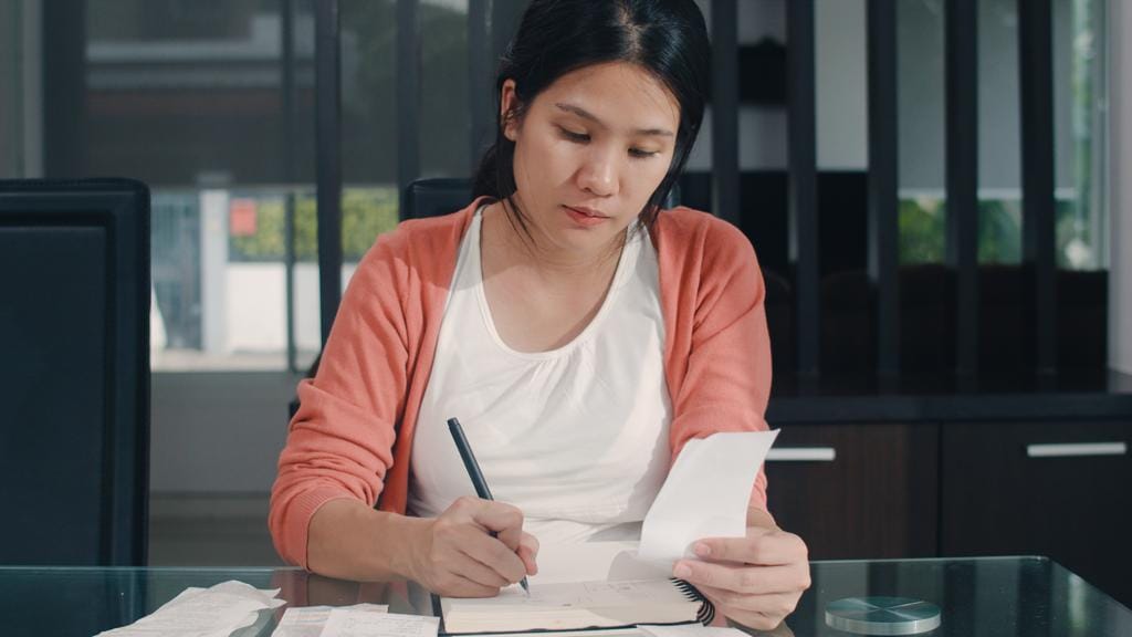Kelola keuangan ibu rumah tangga dengan bijak meski gaji terbatas